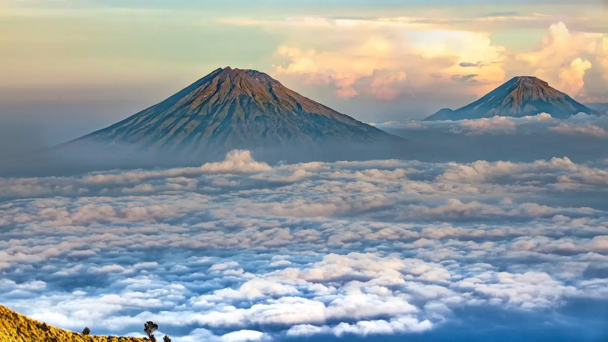 Mount Semeru Volcano Live Camera - East Java, Indonesia