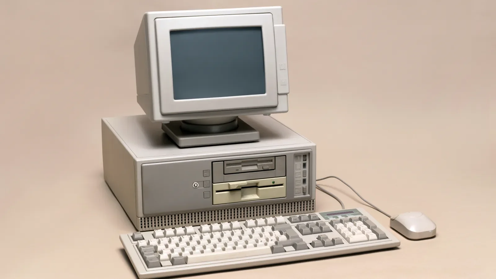 In the 1990s, any live picture online was a novelty Photo: Envato